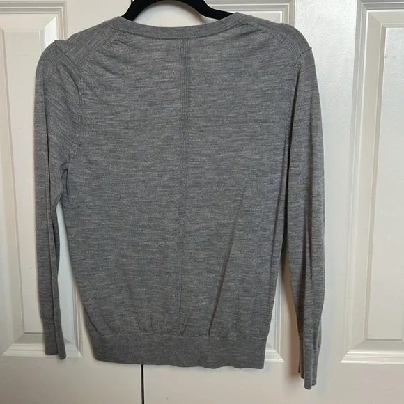 Banana Republic Gray 100% Merino Wool Sweater Size Small Like New - Picture 2 of 2